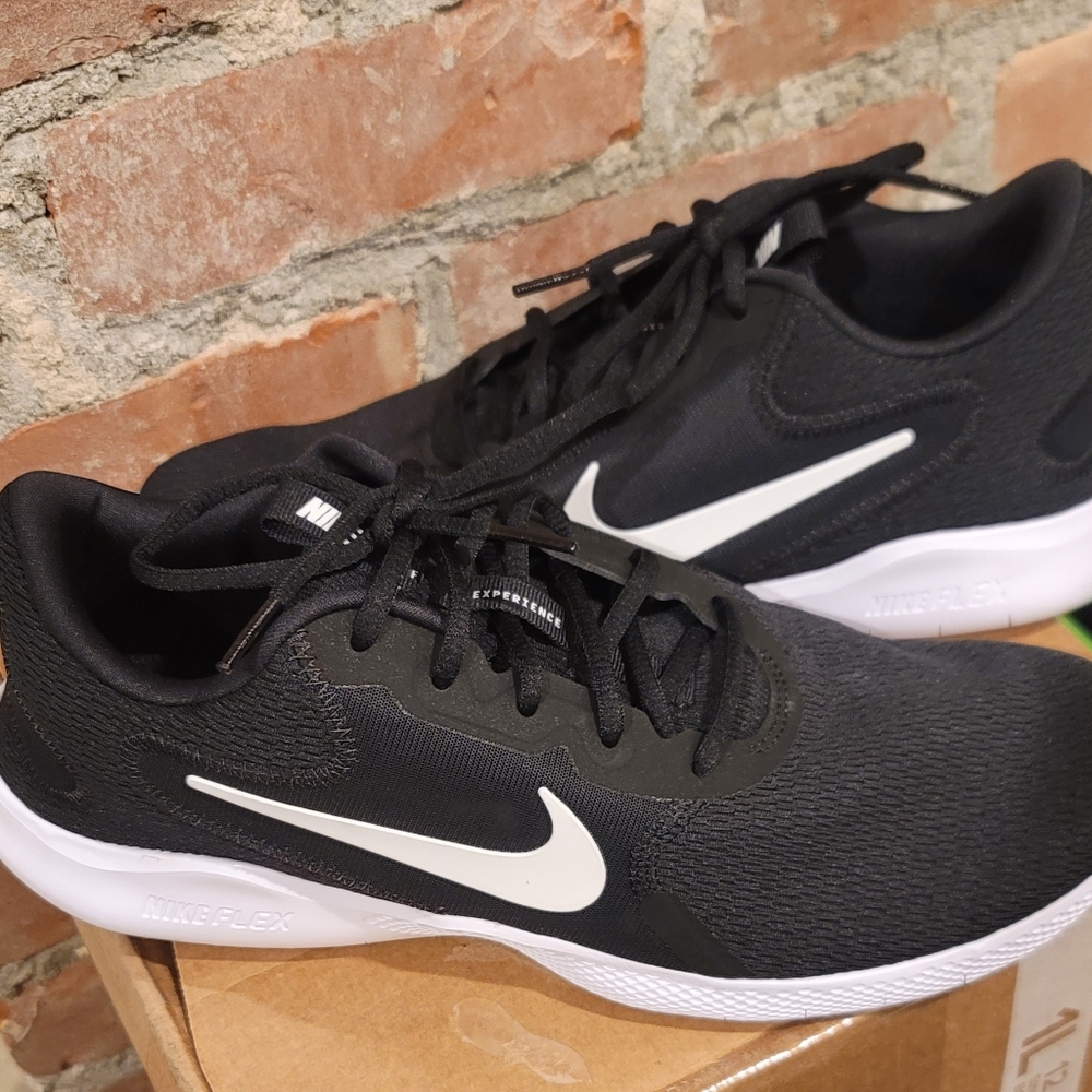Men Nike Size 9